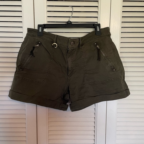 WHBM Mid-Rise Pret-A-Play Shorts - Picture 6 of 6
